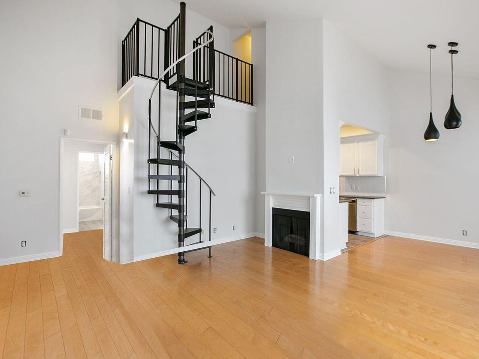 1st image of 945 N Hudson Ave APT 203