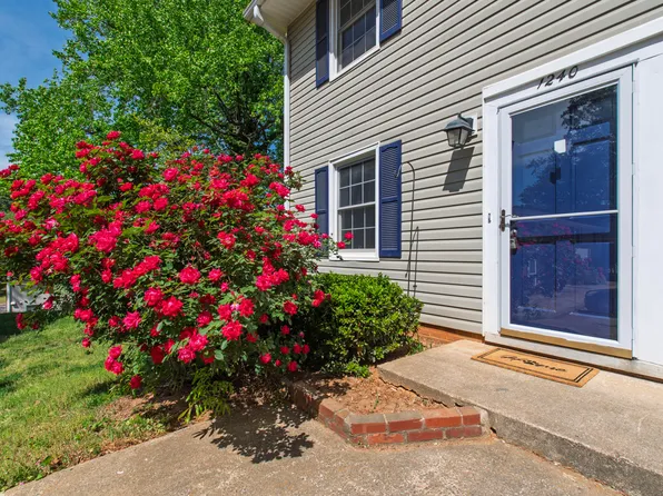 1240 Jamestown Ct, Cary, NC 27511