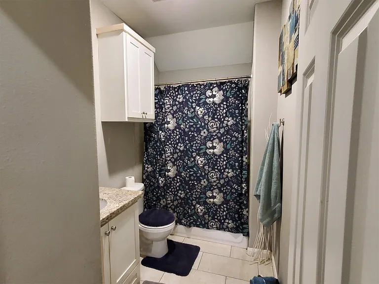 2514 Lee St — Photo 22