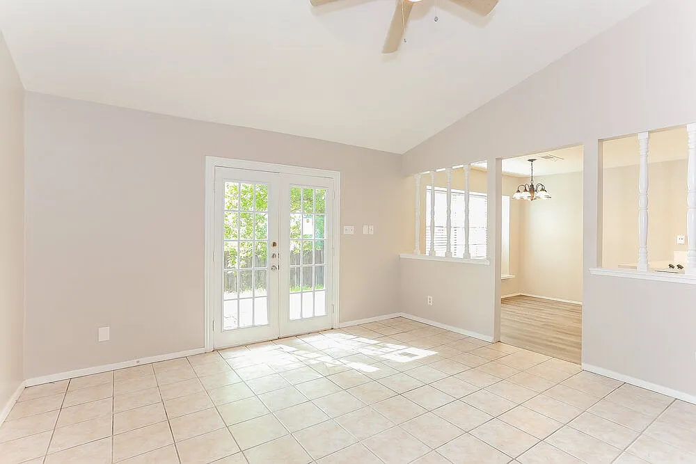 5 bed, 2.0 bath, 1782 sqft, $2,405 — Photo 4