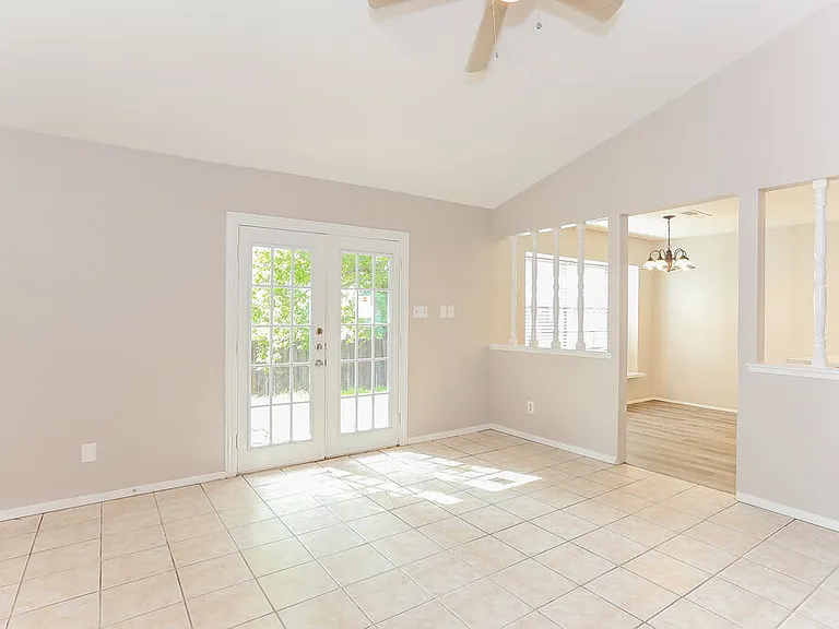 4200 Cranbrook Dr — Photo 4