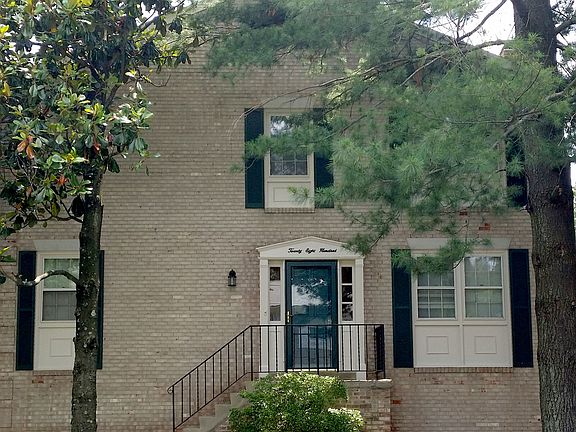 2nd image of 2800 Evelyn Ct