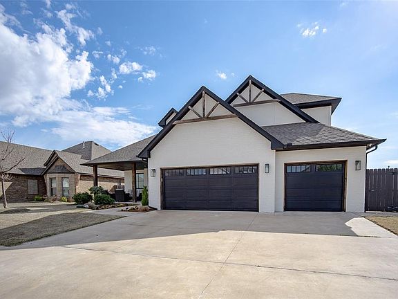 2nd image of 2208 Marjorie Ln