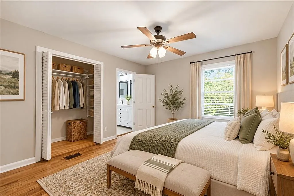 3 bed, 2.0 bath, 1138 sqft, $2,700 — Photo 3