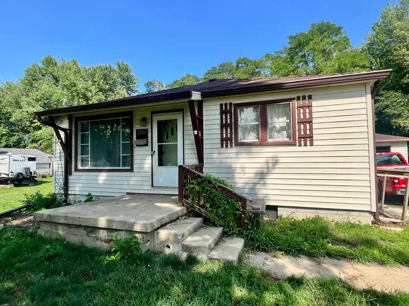 300 1st St, New Market, IN 47965