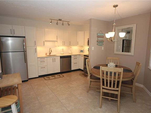 5th image of 6706 Sarasea Cir #101