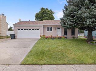 812 Glacier Dr, Gillette, WY 82718