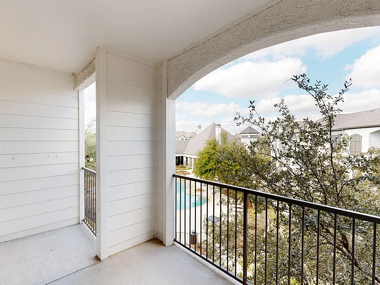 Lakeline Villas — Photo 119