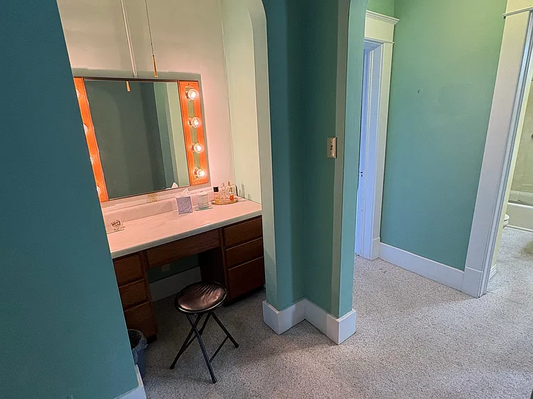 1210 N Vermilion St #1 — Photo 7