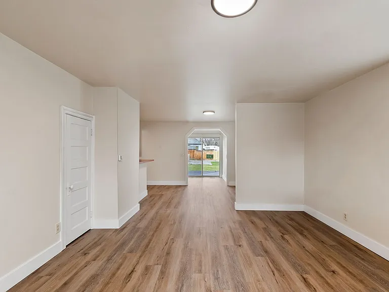 2500 W Madison Ave — Photo 8
