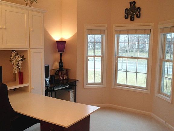 OFFICE w/bay windows