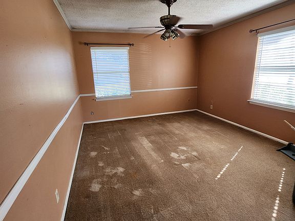 2nd image of 124 Forest Oaks Ln