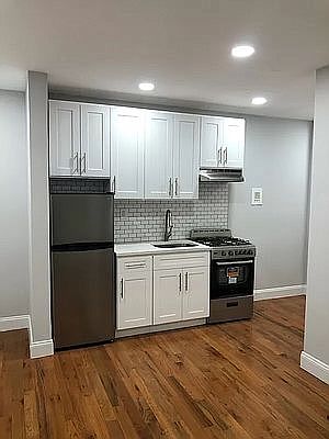 4th image of 514 W 211th St APT 1A