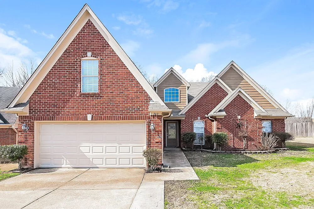 3 bed, 2.0 bath, 1877 sqft, $2,185 — Photo 1