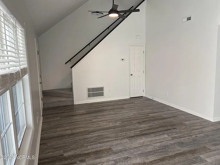 338 Emerald Cove Ct — Photo 3