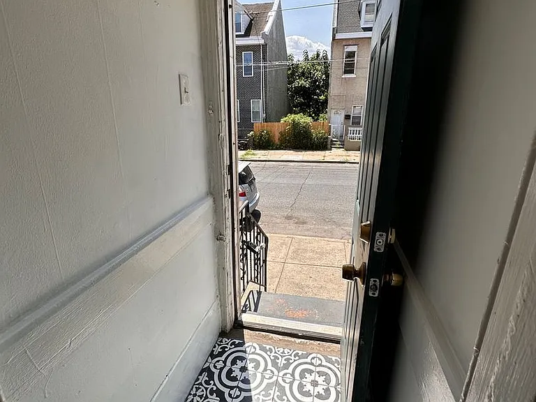 2049 E Cambria St — Photo 19