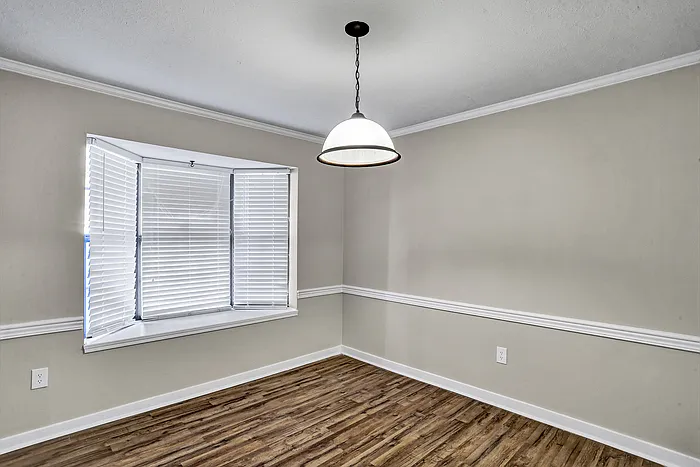 3 bed, 2.0 bath, 1212 sqft, $1,795 — Photo 3
