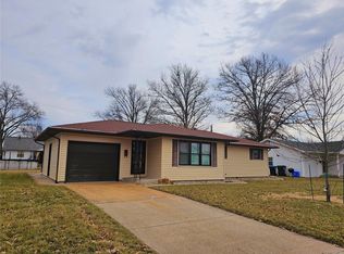 1112 Coral St, Red Bud, IL 62278