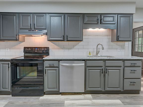 5th image of 1701 E Chestnut Ave