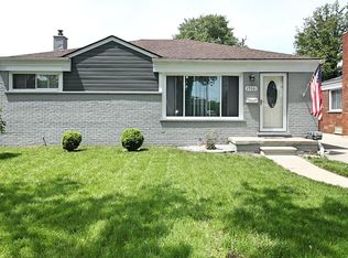 29261 Grant St, Saint Clair Shores, MI 48081