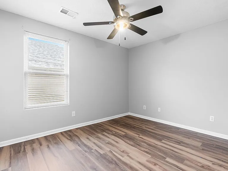 305 Spring Valley Ln — Photo 24