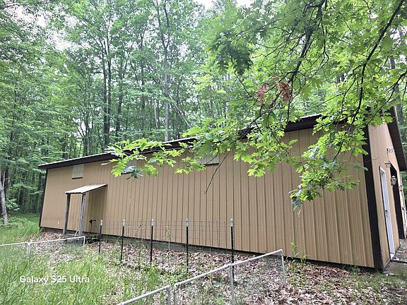 4th image of 10135 Woods Rd