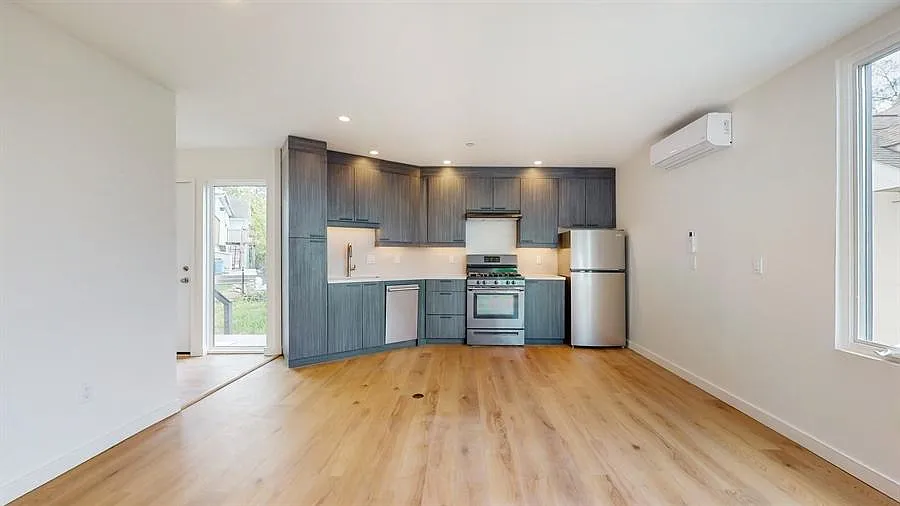 2 bed, 1600 sqft, $4,900 — Photo 2