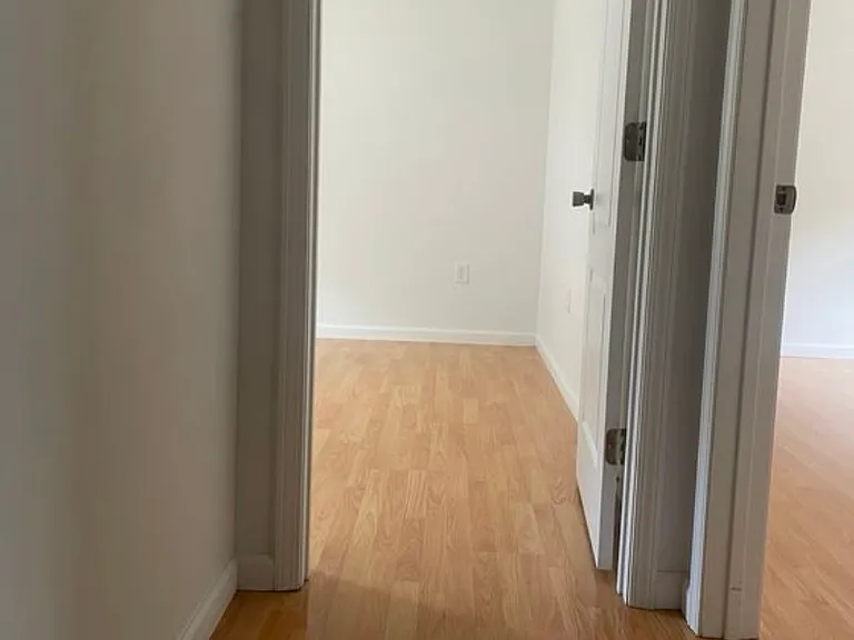 989 Bratton Br #7 — Photo 4