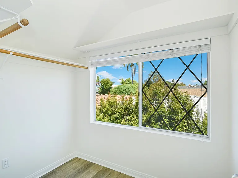 4721 Edgeware Rd — Photo 25