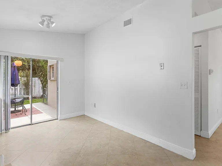13945 Langley Pl — Photo 8