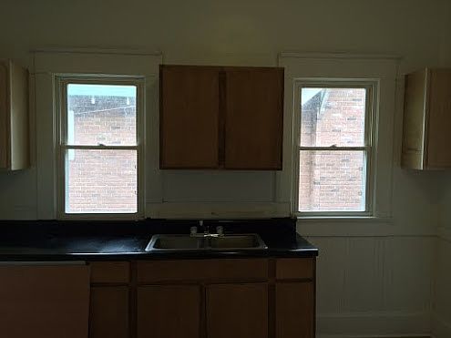 2nd image of 1207 S Railroad St