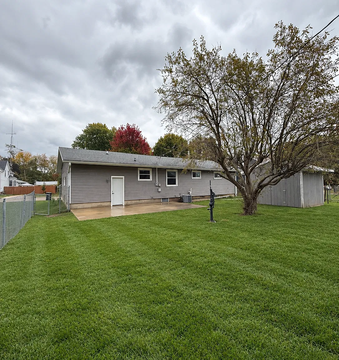 3 bed, 1056 sqft, $2,000 — Photo 2