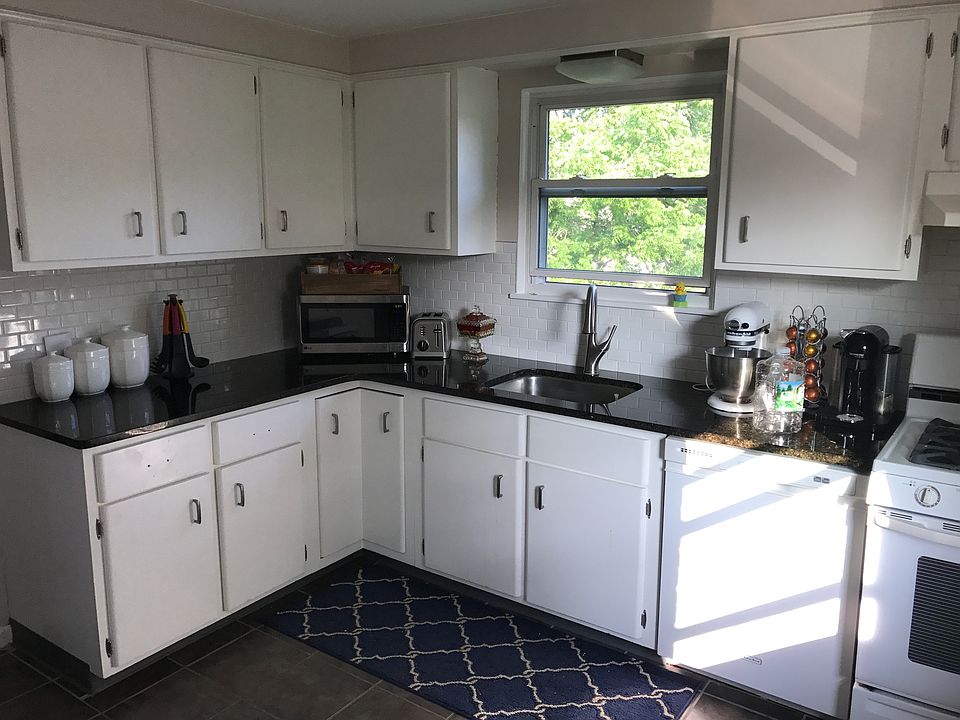 2nd image of 4325 Clark St