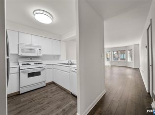 402 Chase Ct #402, Edgewater, NJ 07020