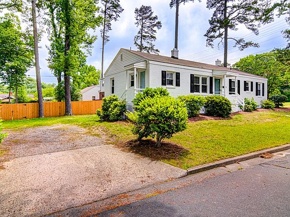 3rd image of 1515 Garland Dr