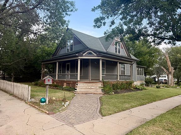 3rd image of 804 N Seward St
