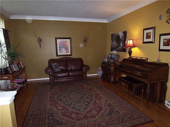 3rd image of 116 Peace Ct E