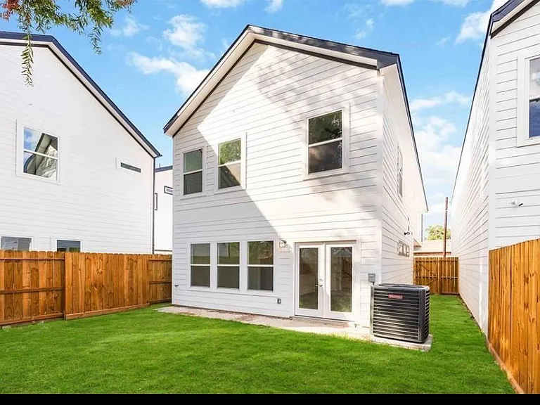 4508 Noble St — Photo 17