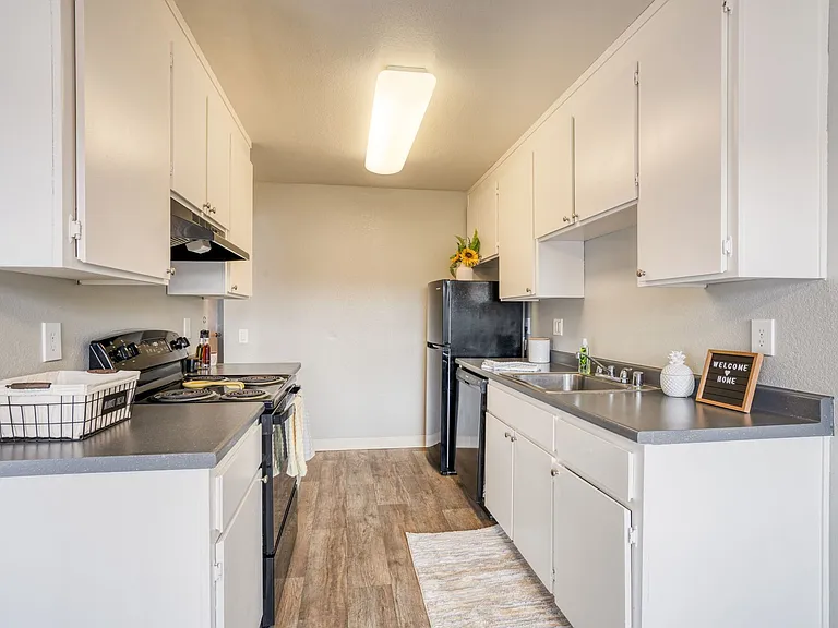 Kentwood Apartments — Photo 69