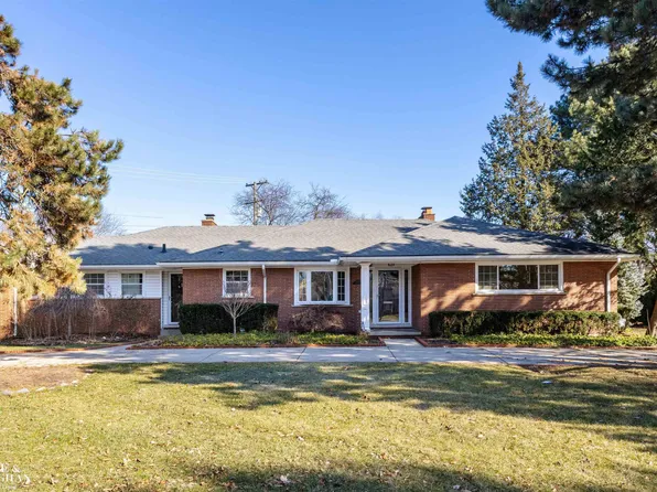 578 Hidden Ln, Grosse Pointe Woods, MI 48236