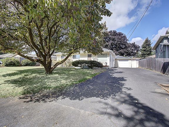 2nd image of 4320 NE 41st St