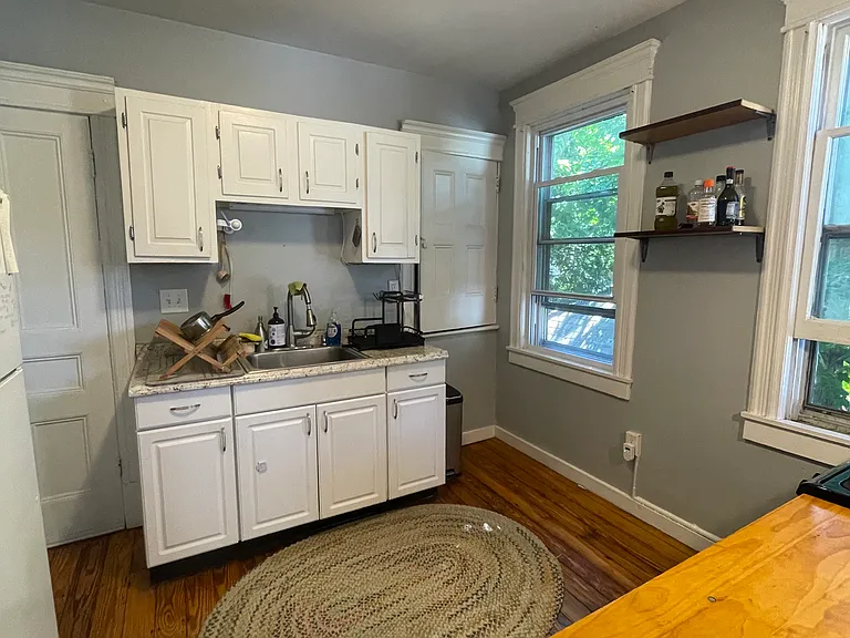 188 Tremper Ave #B — Photo 9