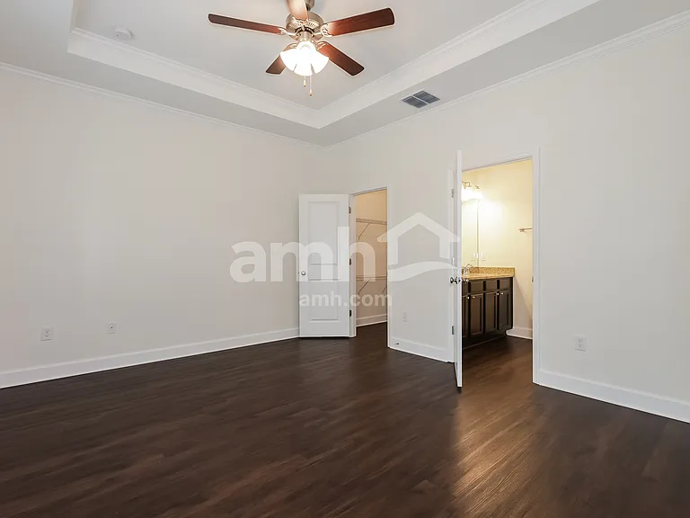 1028 Walden Pond Dr — Photo 11