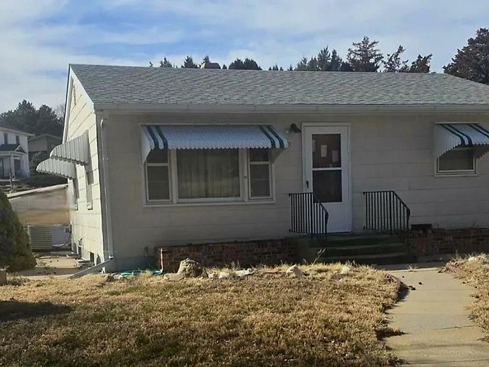 1st image of 803 Dakota St