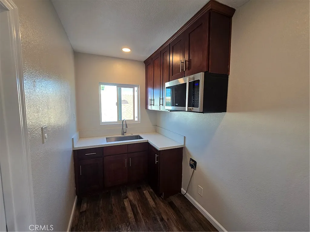 2 bed, 585 sqft, $1,950 — Photo 4