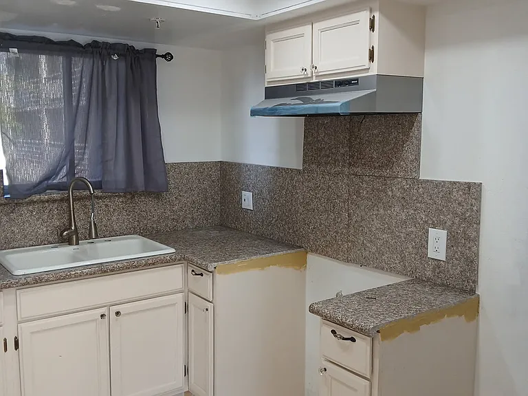 707 W 4th St #7 — Photo 24