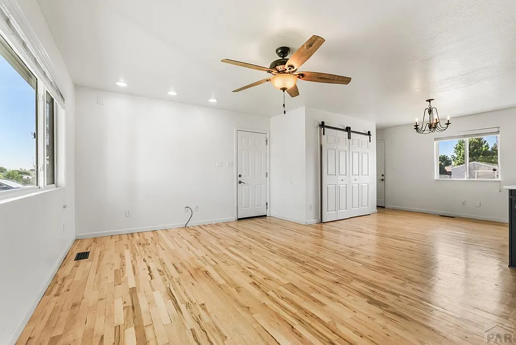 3 bed, 1100 sqft, $1,900 — Photo 4