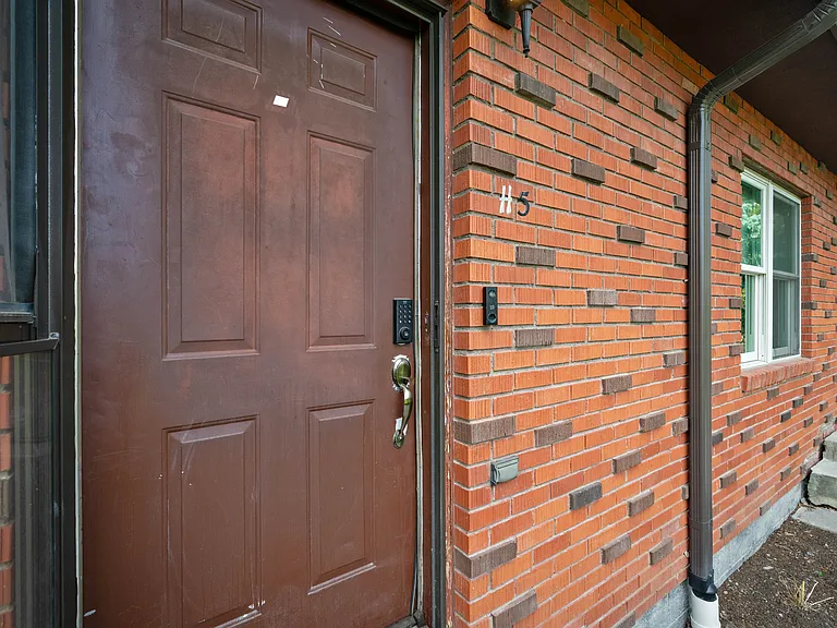 12 W Hayes St #5H — Photo 37