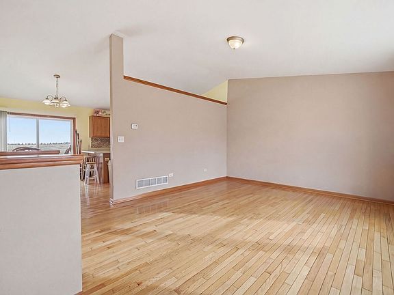 5th image of 424 N Aspen Dr
