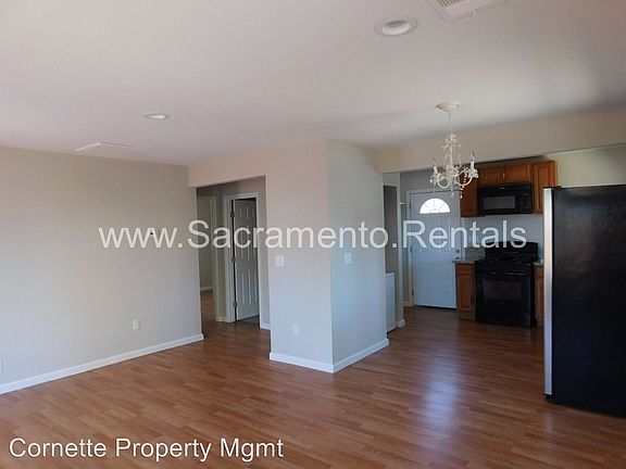 3rd image of 2475 Boxwood St APT B